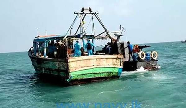 SRI LANKA NAVY NABS 8 INDIAN FISHING TRAWLERS POACHING IN OUR WATERS ...